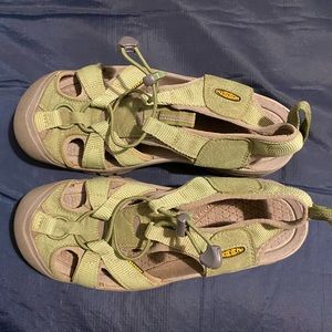Keens womens water sandals size 9